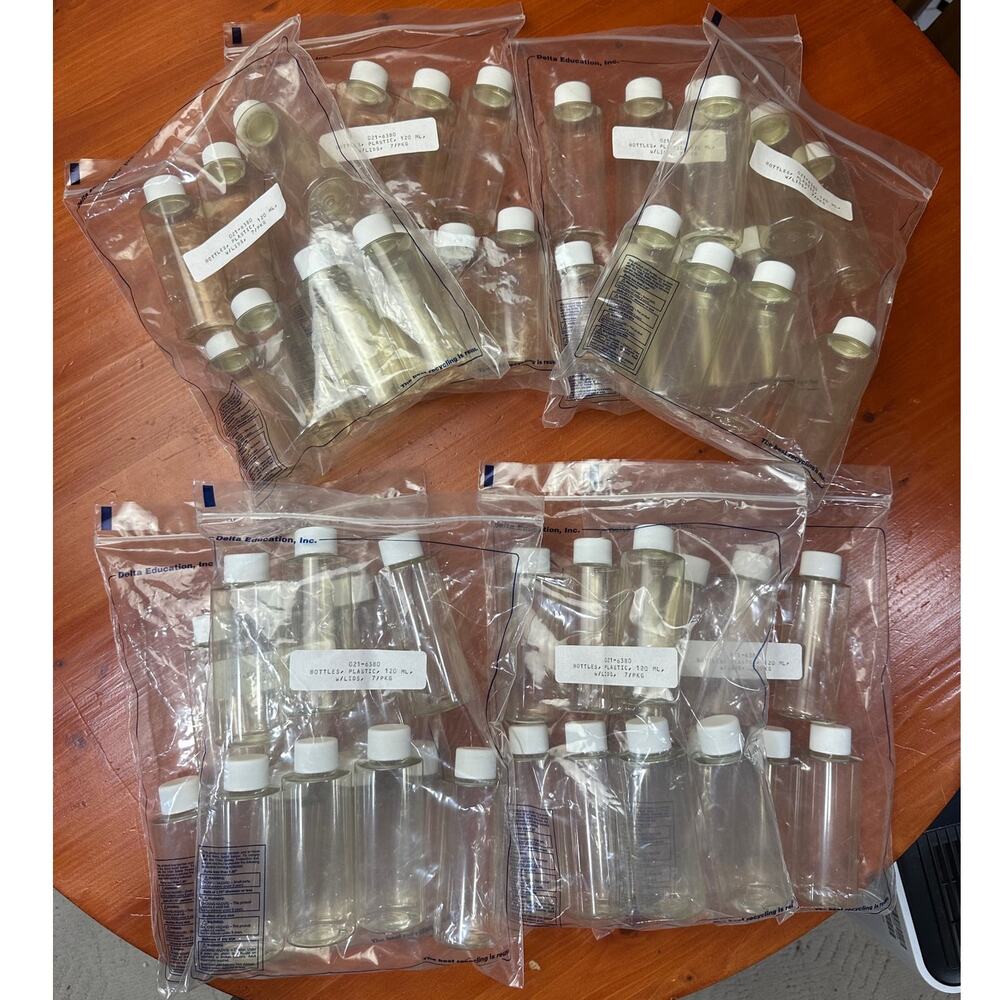 NWT - Vintage Delta 120 ML/4oz Plastic Bottles with Lids - 8 Sets of 7